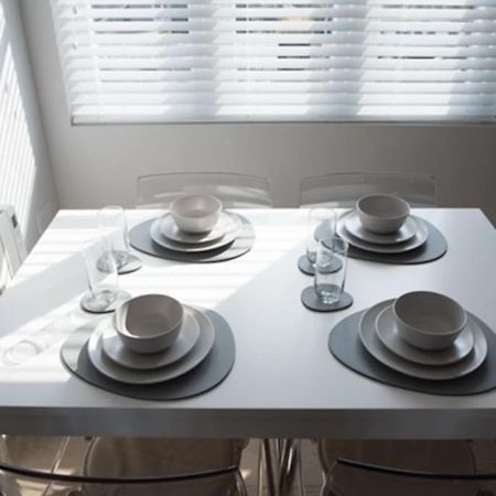 Beautiful, Spacious 1 Bed Flat Брентвуд Екстер'єр фото