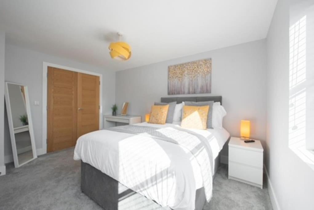 Beautiful, Spacious 1 Bed Flat Брентвуд Екстер'єр фото