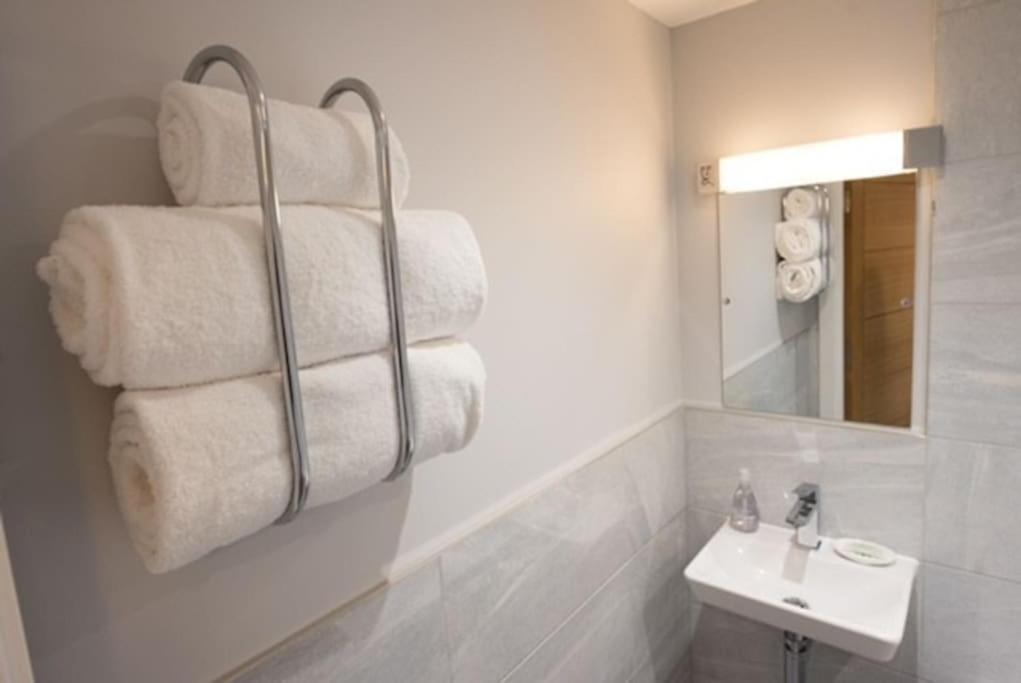 Beautiful, Spacious 1 Bed Flat Брентвуд Екстер'єр фото