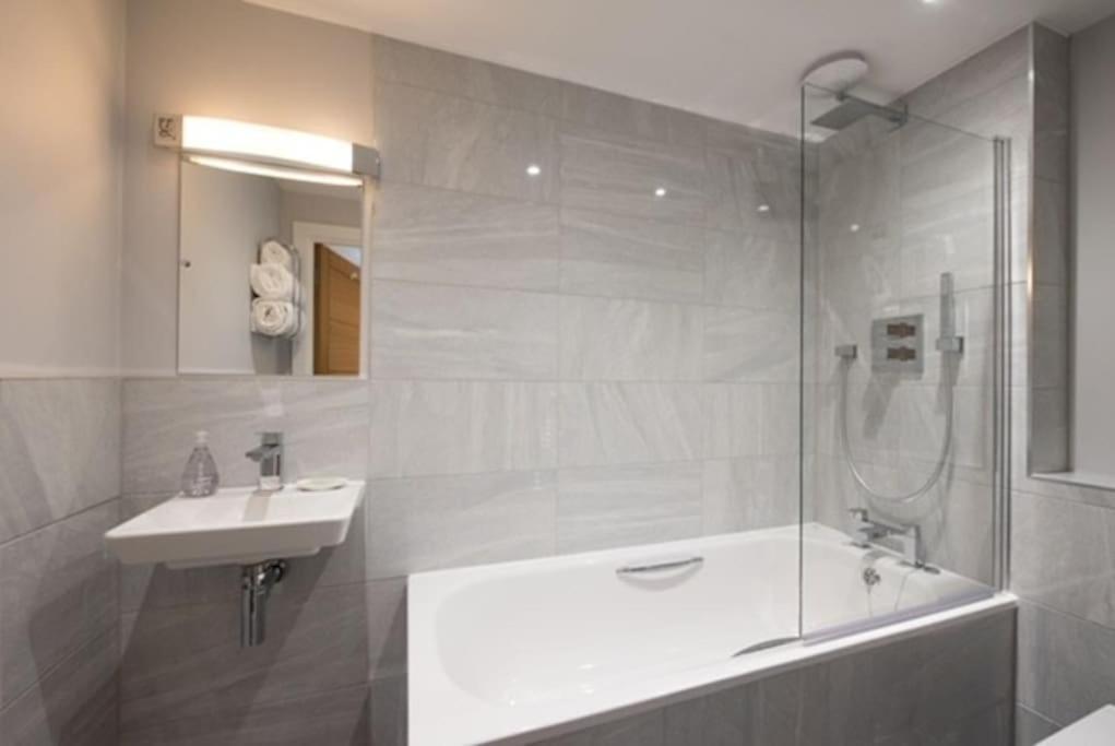 Beautiful, Spacious 1 Bed Flat Брентвуд Екстер'єр фото