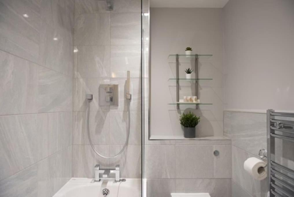 Beautiful, Spacious 1 Bed Flat Брентвуд Екстер'єр фото